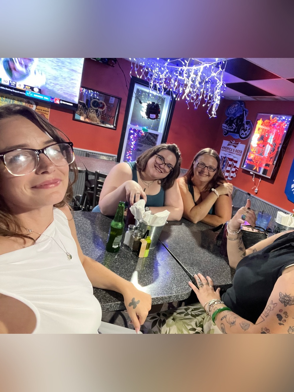 WondershopMama is LIVE - Come “Hang” With Holly! - Picture 2 of 8